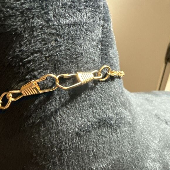 Unbranded Large Gold Tone Heart Shape Moveable Arrow Charm w/ 23” Necklace L-V - Picture 9 of 11